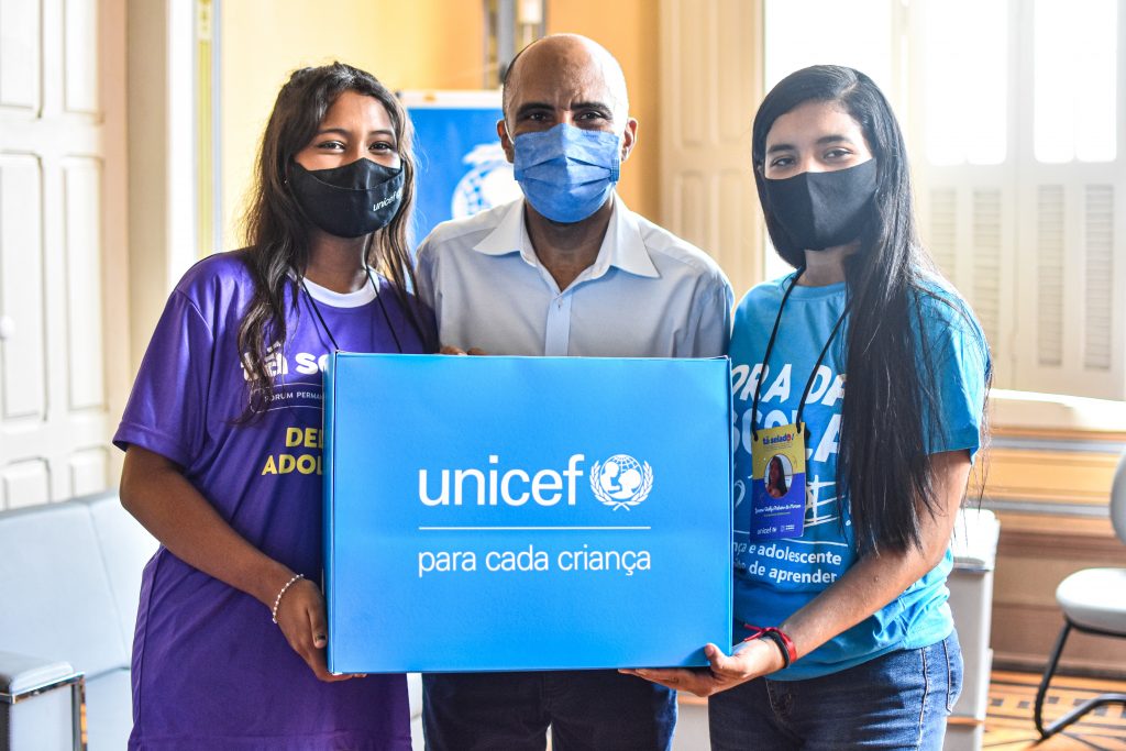 Edilson Moura, vice-prefeito do município de Belém. Sofia Silva e Louene Pinheiro, delegadas adolescente do Tá Selado.