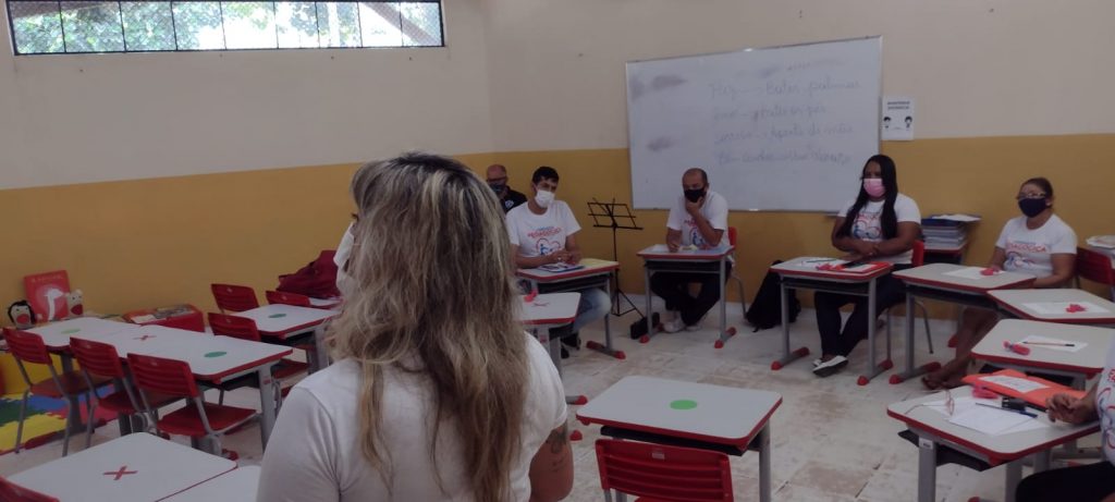 Novos professores contratados através do PSS recebem orientação e acolhimento na Escola Municipal Renildes Nunes Batista