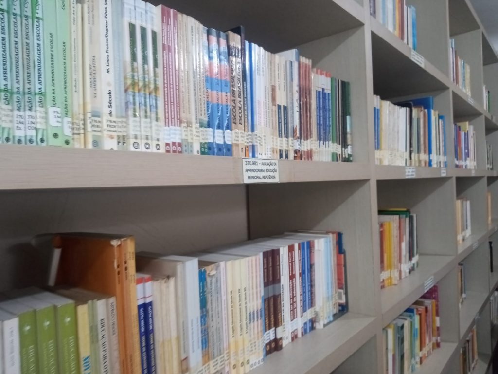 Entre as ações previstas para este ano estão a aquisição de 50 mil livros de autores regionais para compor o acervo das bibliotecas escolares e Baús de Histórias.