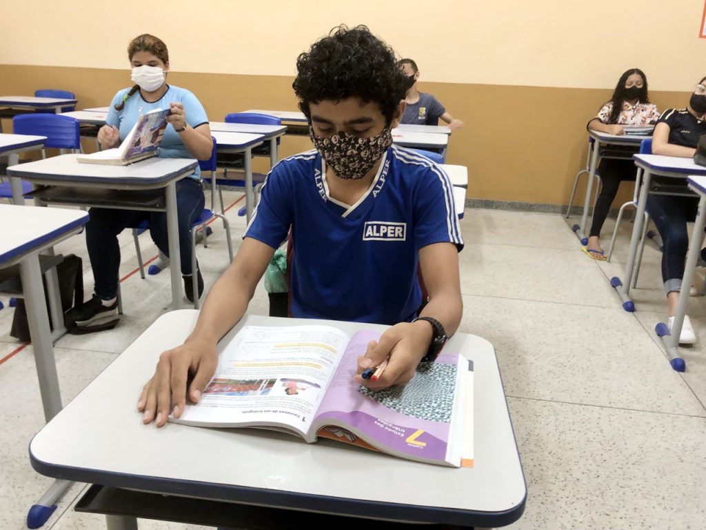 Estudantes matriculados em 2021 na rede municipal de ensino já pode se cadastrar para receber o benefício de incentivo à permanência na escola neste ano de 2022