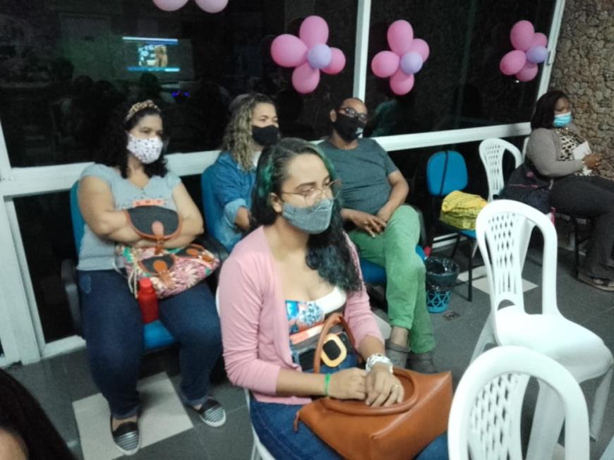 Estudante de Letras, Uendy Gonçalves, 20 anos, é uma das alunas do curso de braille