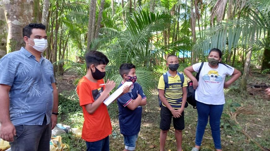 Estudantes fazem visita técnica na ilha do Maracujá e do Combu para construir projeto de robótica