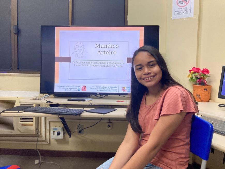 Giovana Marina de Melo de Souza, 14 anos, estudante do 9° ano, conta que a aula ficou mais interessante com o projeto Podcast