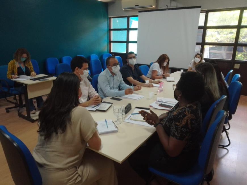 Mesa de negociação entre dirigentes da Secretaria Municipal de Educação e representantes dos educadores da rede municipal