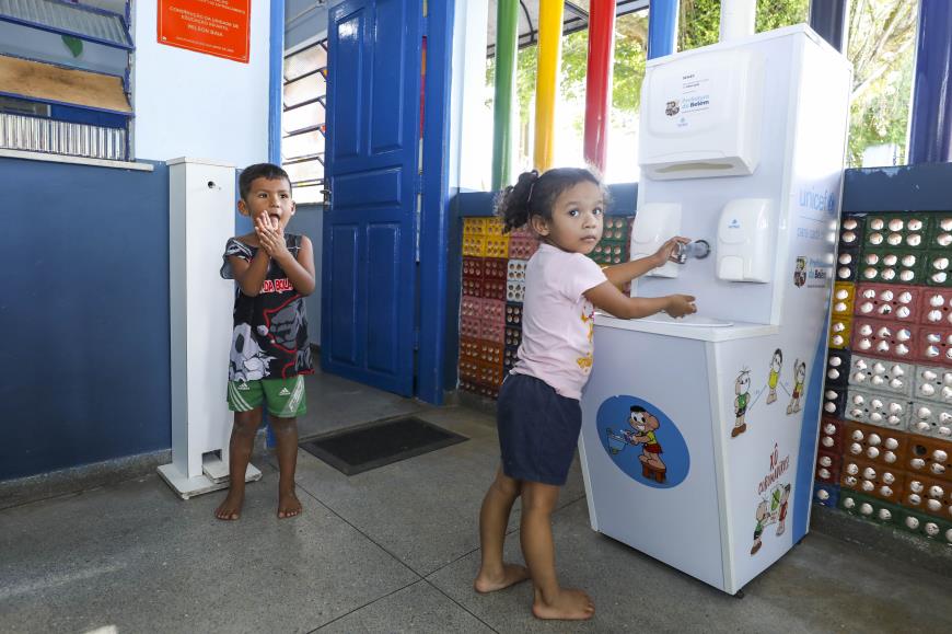 A UEI Wilson Bahia conta com um lavabo especial, doado pelo Fundo das nações Unidas (Unicef), apropriado para crianças menores.