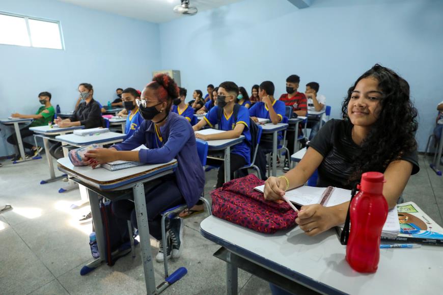 Ana Cristina, 15 anos, estudante da Escola Municipal Ruy Silveira Brito, contou que não usa mais a máscara, mas mantém os outros cuidados de higiene para evitar a covid-19.