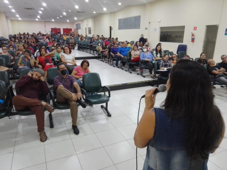 A Semec também vai realizar licitação para a compra de tablets, que vão auxiliar estudantes e professores nas atividades pedagógicas.
