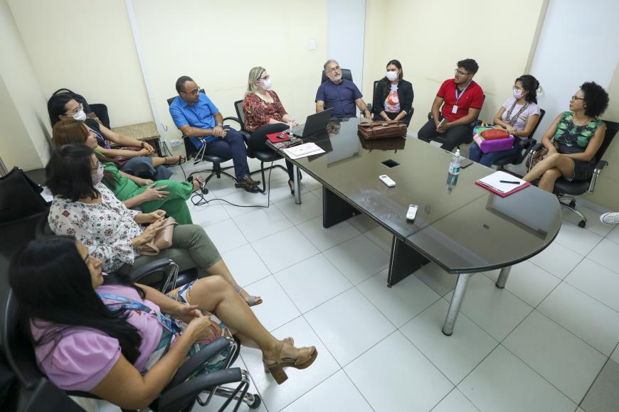 Equipe de gestores da Semec se reuniu com o prefeito Edmilson Rodrigues para apresentar o relatório de ações realizadas e planejadas