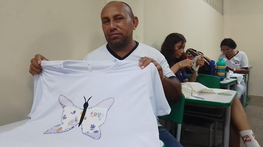 Mitchel de Matos, 42 anos, da 4ª Totalidade, recorda que a mãe trabalhava com artesanato.