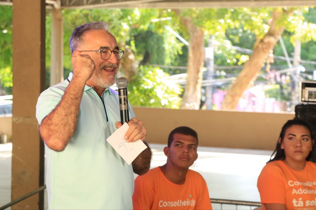 "Os jovens entre 12 e 18 anos estão convidados a participar de todo o processo. Todos os bairros de Belém devem ter representações. A juventude que sonha em ter o primeiro emprego, o jovens negros que sofrem com racismo, o indígena, todos estão convidados, seja do Combu, de Mosqueiro ou Cotijuba", declarou o prefeito Edmilson Rodrigues.. Foto: Marcos Barbosa