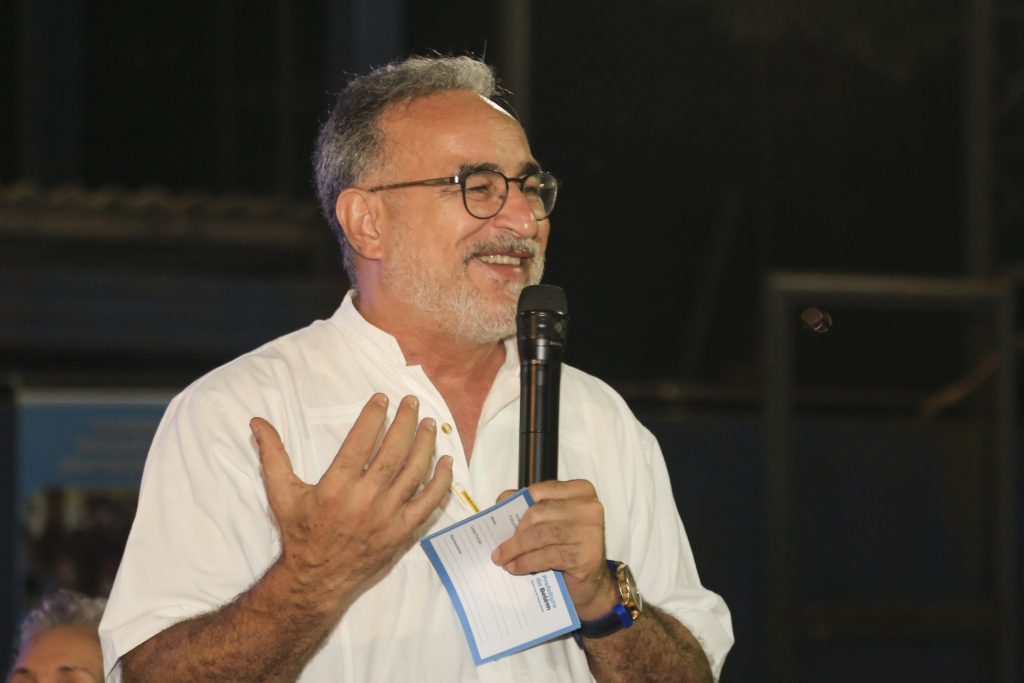 "Um de nossos compromissos é transformar Belém na primeira cidade totalmente alfabetizada do Brasil e, hoje, temos centenas de alfabetizados recebendo o diploma e alguns outros milhares de cidadãos e cidadãs, até 2024, receberão o seu diploma, terão acesso a cursos profissionalizantes, construirão novas profissões e muitos se sustentarão, para realizar o sonho de uma universidade”, comentou o prefeito Edmilson Rodrigues.Foto: Marcos Barbosa