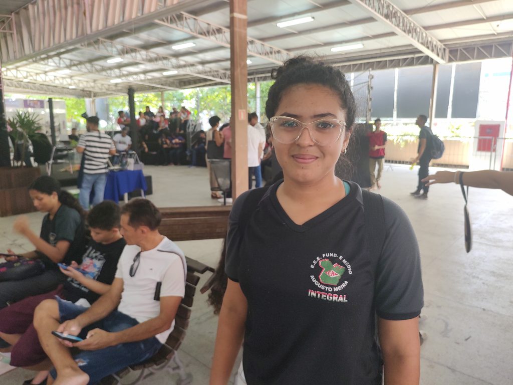 Ana Ramos, aluna da Escola Estadual Augusto Meira, se emocionou com o encontro Paes Loureiro: “Levo daqui conhecimento”. Foto: Leandro Müller