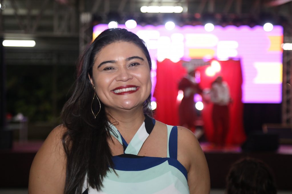 Para a secretária Márcia Bittencourt a Festa Literária de Belém está sendo um sucesso, tem muita música, poesia, teatro, animação para todos. Foto: Marcos Barbosa