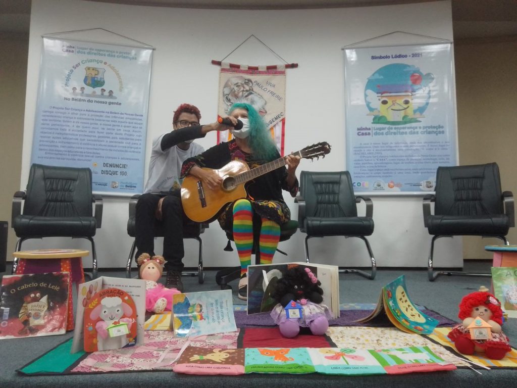 A embaixadora das Infâncias, Heliana Barriga, artista e escritora, que atua junto às escolas municipais lançou a frase: “Como posso ser feliz se uma criança chora?”.Foto: Tábita Oliveira - Ascom Semec