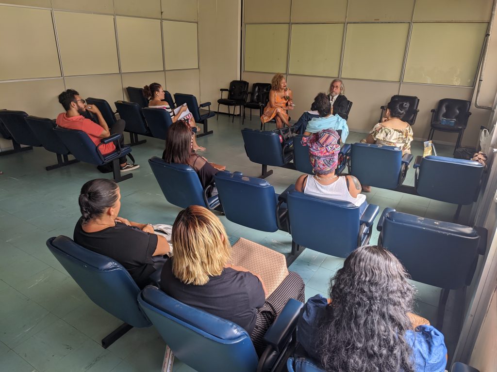 Nicodemos Sena falou por meio de textos da literatura paraense que nos orientam a resistir e a lutar contra o desmatamento e a violência contra os povos da floresta. Foto: Leandro Müller