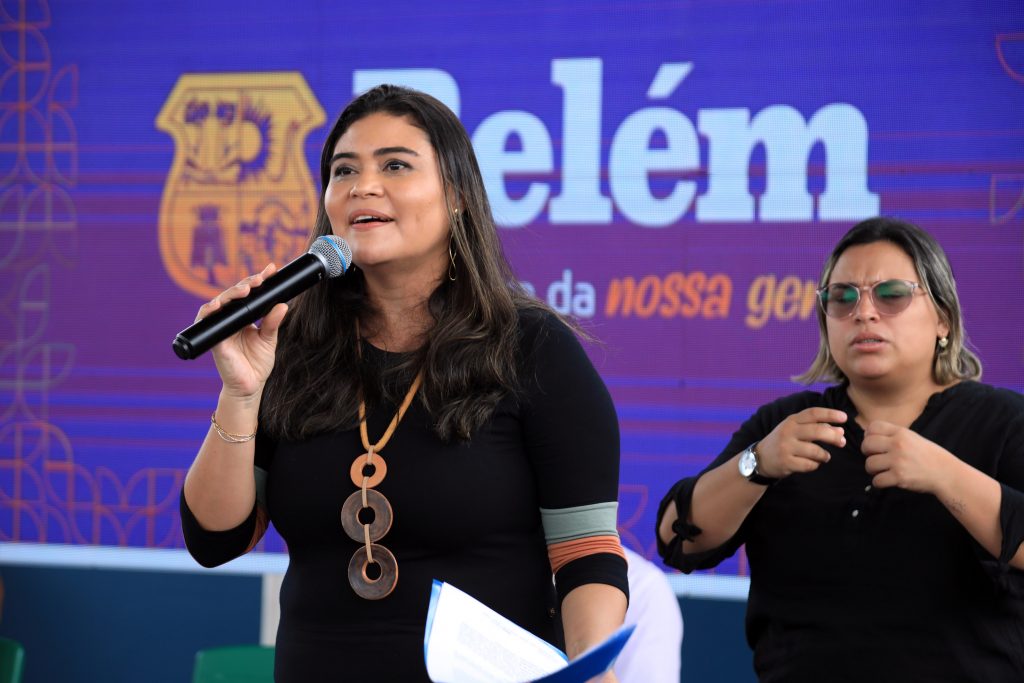 Para a titular da Semec, Márcia Bittencourt, a reforma é o compromisso com a educação. "Esse é o nosso primeiro compromisso: trazer nossas crianças para a escola, com infraestrutura de qualidade".Foto: Mácio Ferreira