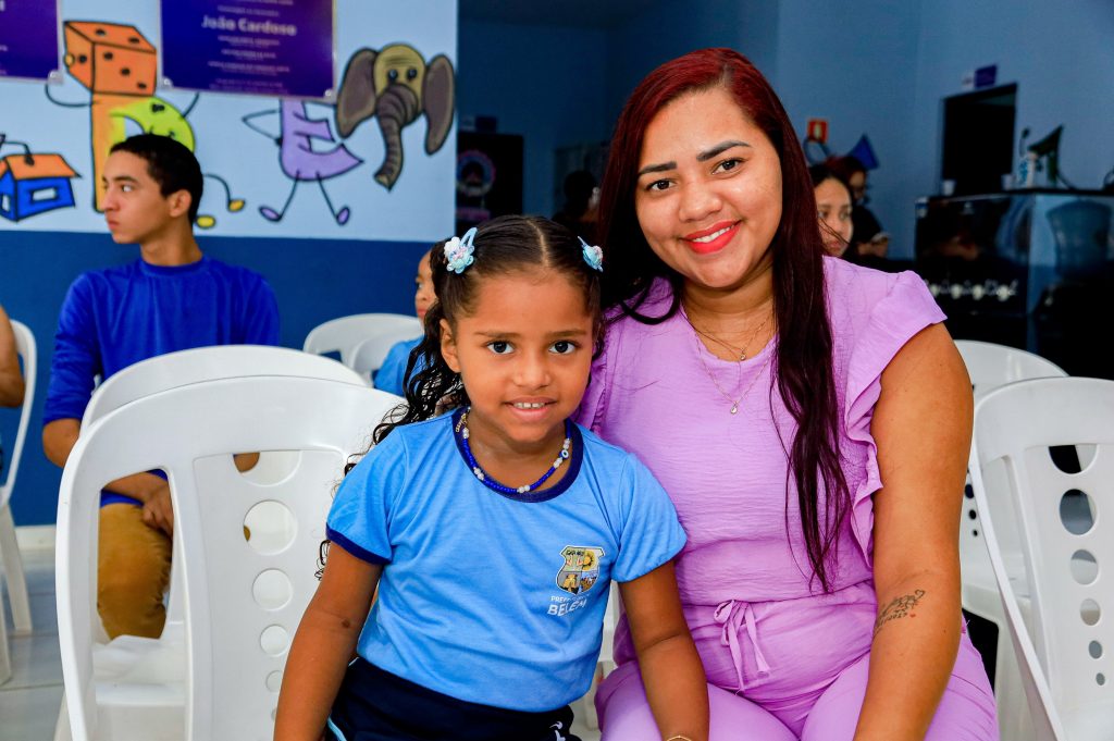 Erika Camila Ferreira e seu filha Eloah Coroline