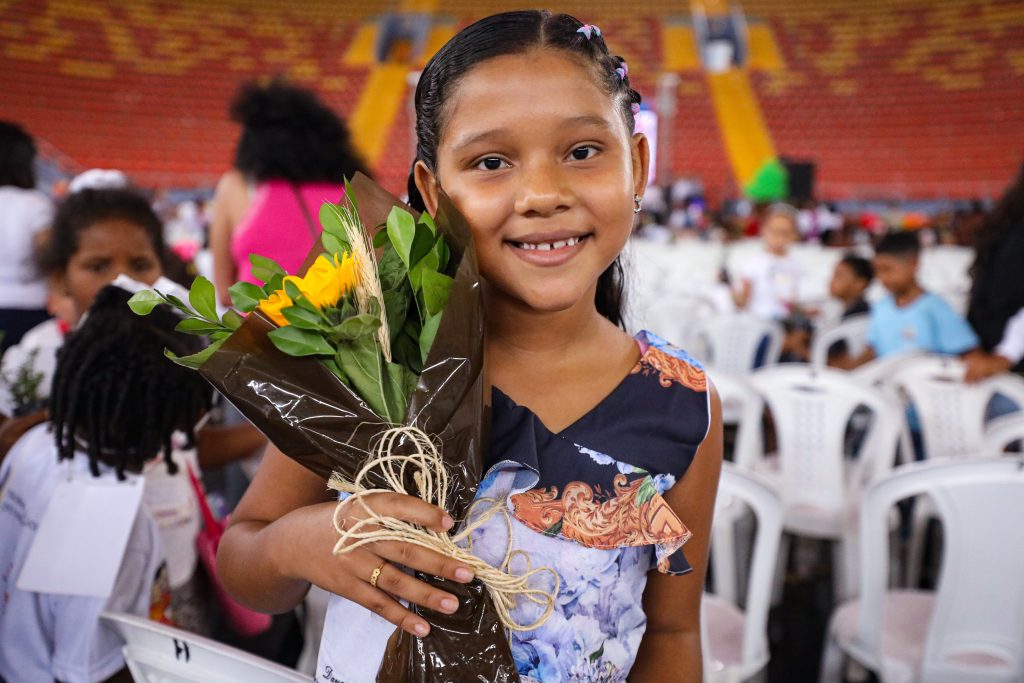 Paola Oliveira, moradora da Ilha do Maracujá, eleita Prefeita mirim, no 5o Congresso Mairí das Crianças.