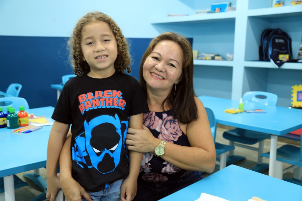 Valdineia da Silva, mãe do Marcos Vinícius, 5 anos, aluno do Jardim I, está muito satisfeita com a educação e todo o espaço da Emei Rita Nery