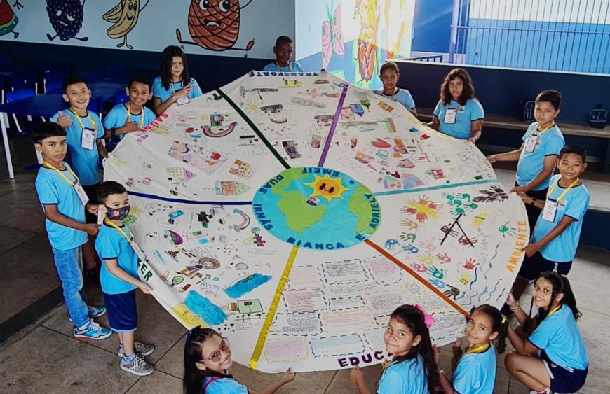 Escola Duas Irmãs leva seu estandarte com os desejos das crianças para a cidade de Belém