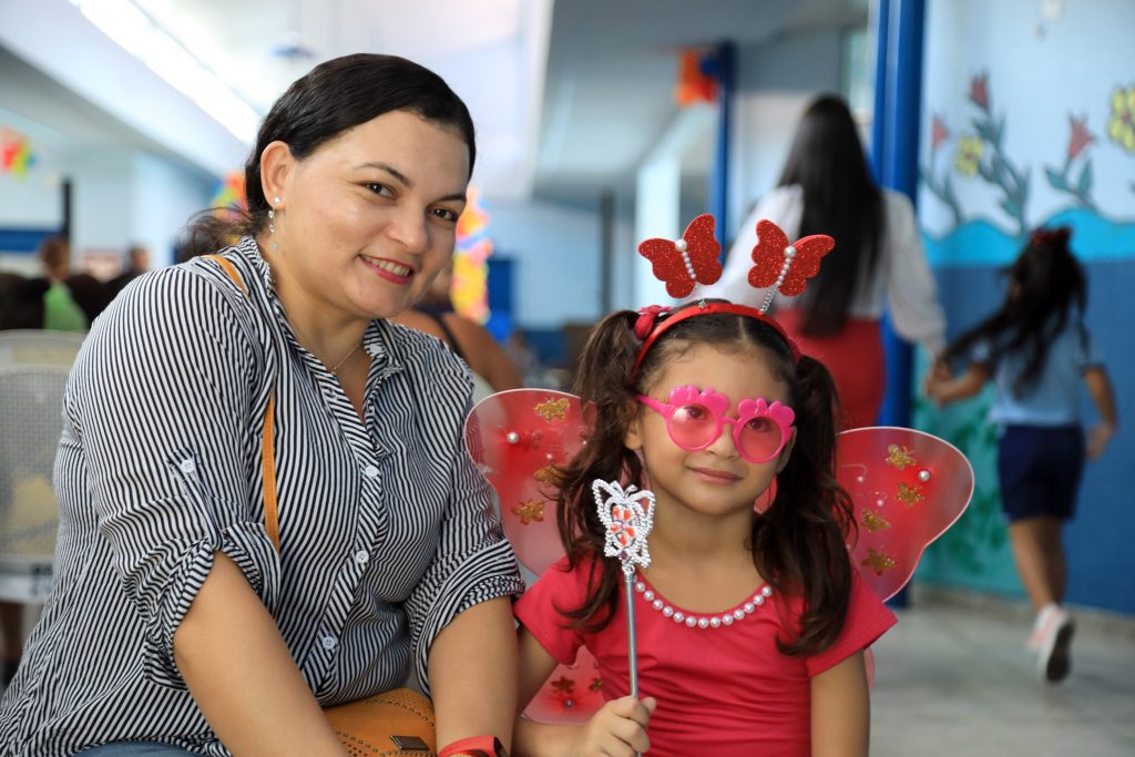 Gardênia Silva é mãe da Isabela Lima, 6 anos, aluna do Jardim II e conta que a equipe de professores é muito preparada e sua filha se  desenvolveu muito na escola