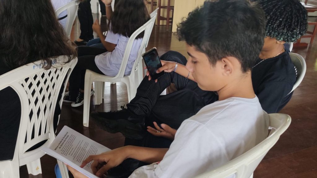Estudantes escritores estavam orgulhosos de ver sua história no livro