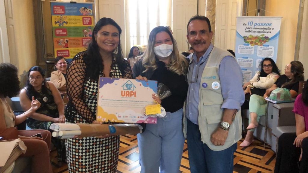 Prefeitura e Unicef entregam kits de divulgação das ações UAPI