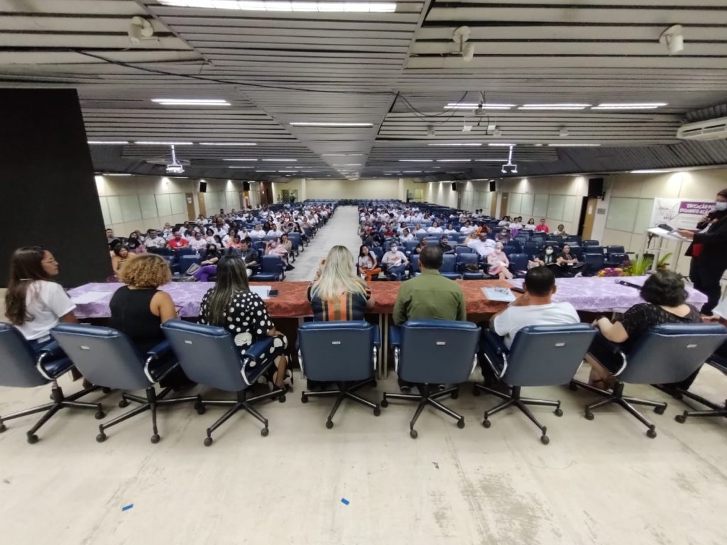 Estudantes, docentes e organizações governamentais e não governamentais aprovam o regimento para nortear políticas públicas para a Ejai