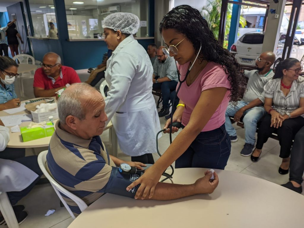 Além de rodas de conversa e orientações sobre a prevenção do câncer de próstata, a ação envolveu serviços de aferição de frequência cardíaca, pressão arterial, saturação de oxigênio e glicemia