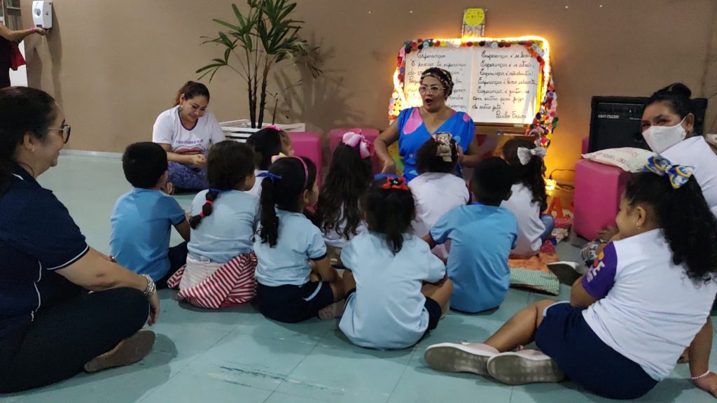 Contação de histórias anima manhã da criançada na I Festa Literária de Belém