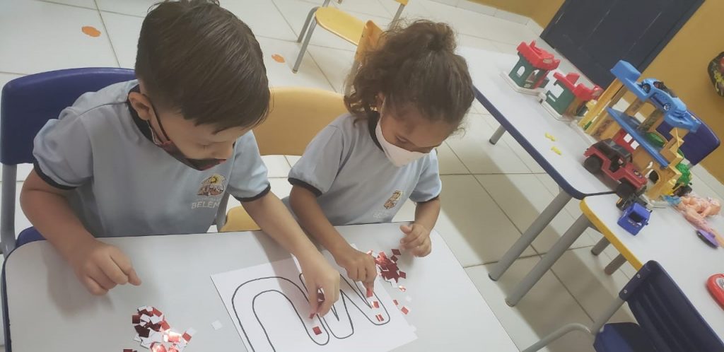 Medidas de biossegurança e aplicativo Guardiões da Saúde na Educação, de monitoramento de casos suspeitos de covid-19, são os responsáveis pela garantia do retorno presencial seguro