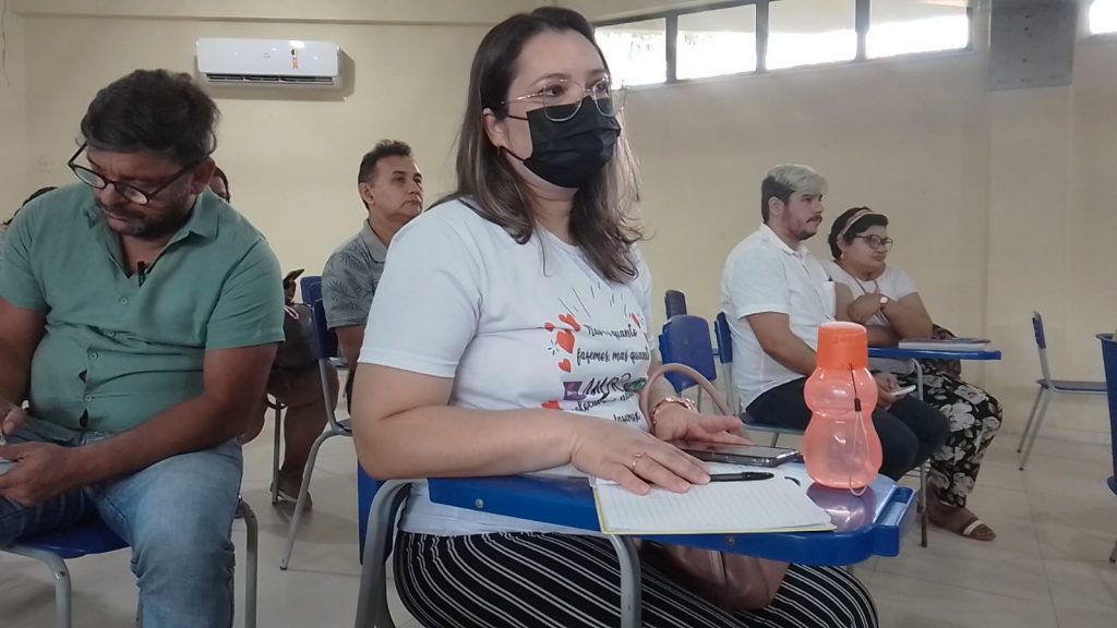 Diretora da Escola Municipal Sabino Barreto, Blunilde Brasil afirma que a reunião ajuda a esclarecer dúvidas
