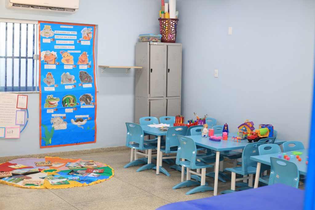 A escola na Terra Firme teve revitalização completa pela Prefeitura, nas instalações e dentro das salas de aula