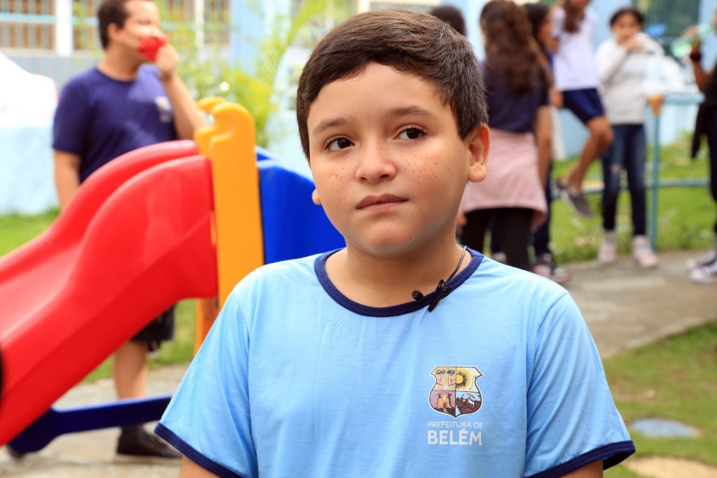 O estudante Wesley destaca a importância da cobertura da quadra de esportes da Benvinda de França Messias
