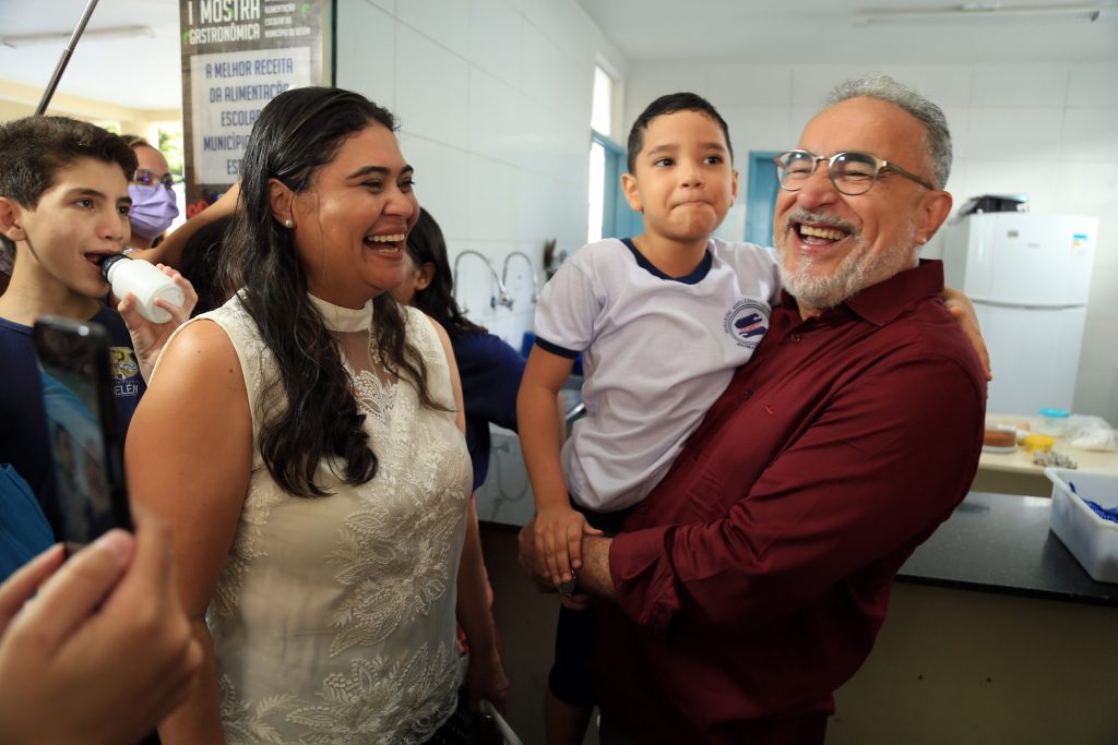 A secretária de Educação, Márcia Bittencourt, informa que a escola Benvinda será a primeira da "Belém Inteligente", com energia fotovoltaica e internet em todo o prédio
