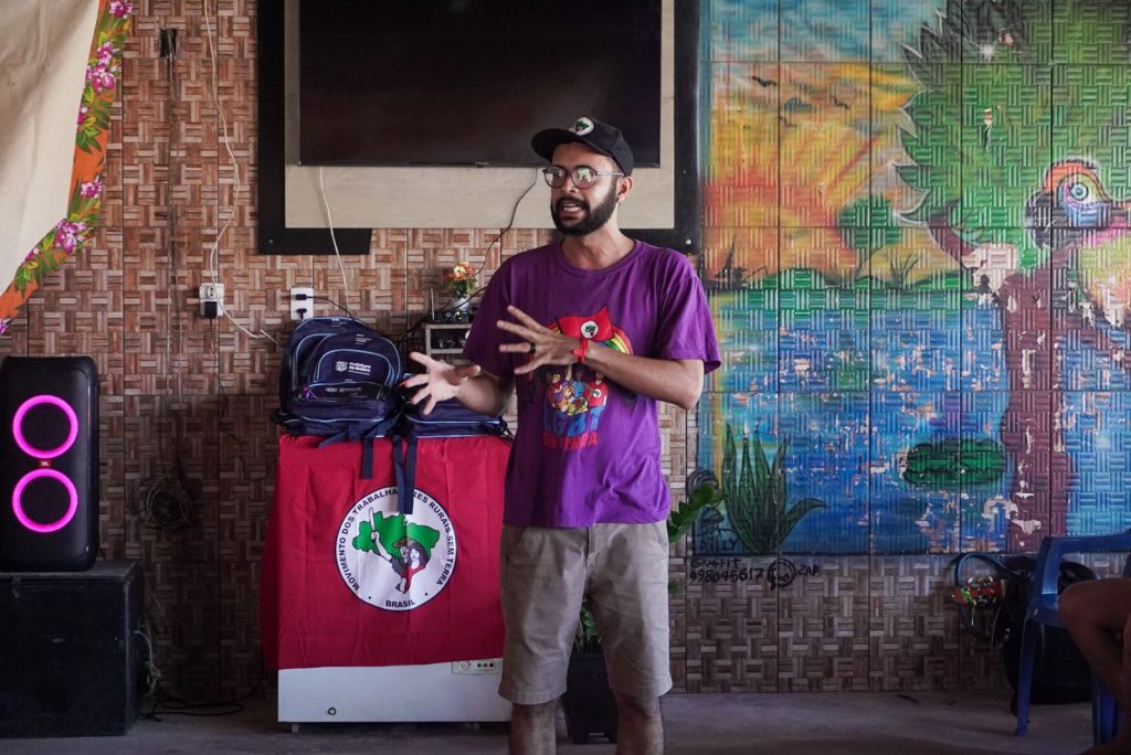Lennon Xavier, da formação do MST, afirma que com a parceria com a Prefeitura o movimento cumpre com uma das suas missões: "educar, levar dignidade para quem sonha com ela"