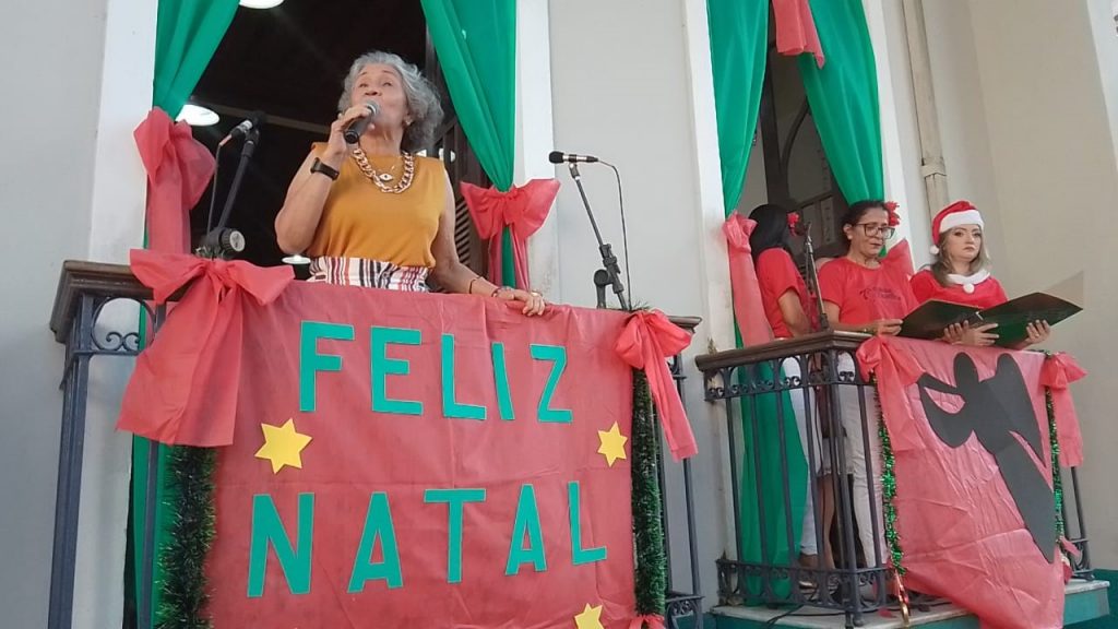 A diretora geral da Semec, Araceli Lemos, representando a secretária municipal de educação, Márcia Bittencourt, abriu a Cantata de Natal refletindo sobre esta data.