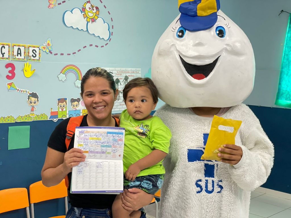 A cabeleireira Kesia Cardoso, mãe de Benjamim Cardoso, 2 anos, se sentiu tranquilizada com a vacinação