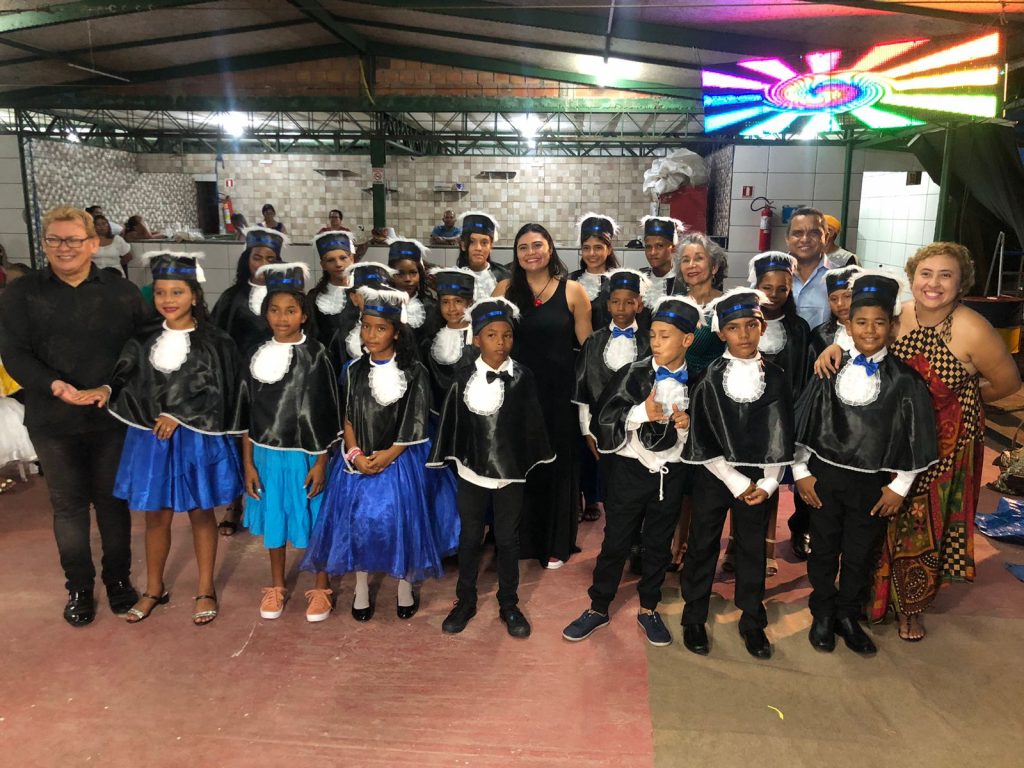 Escola Milton Monte realizou a cerimônia de formatura de ciclo escolar dos estudantes do jardim II para o 1º ano e do 5º ano para o 6º ano