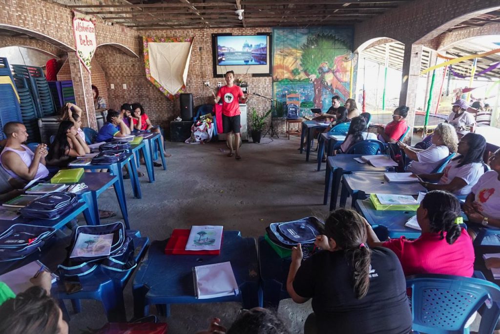 O encontro contou com a palestra de Elitiel Guedes, formador do MST, do Maranhão, que apresentou a metodologia do ‘Sim, eu posso’, e de como colocar em prática em Belém