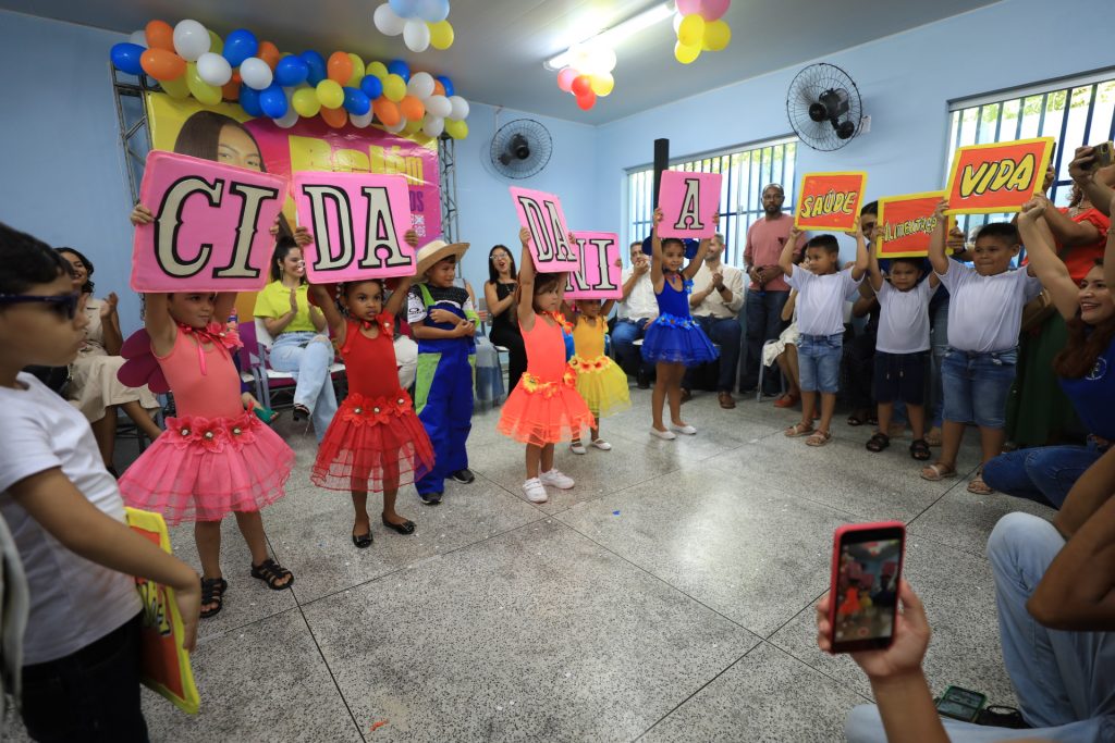 Educação para cidadania foi o tema da apresentação dos estudantes na reinauguração da Unidade de Educação Infantil na Terra Firme
