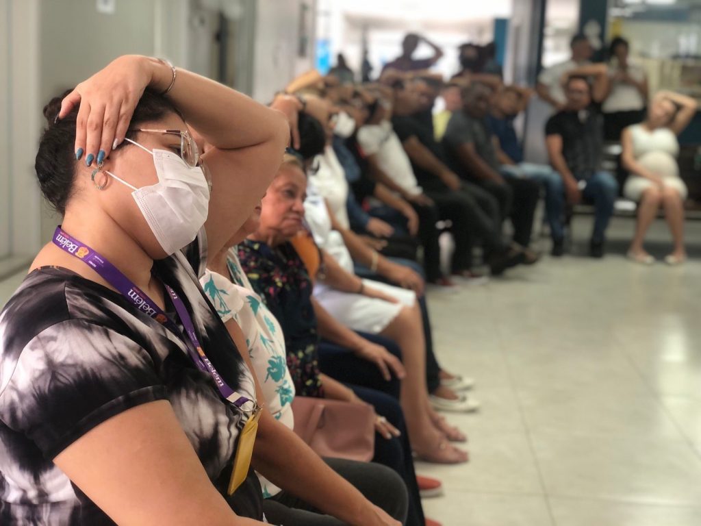 Alongamento e práticas de ioga na programação de encerramento do Janeiro Branco na Semec.