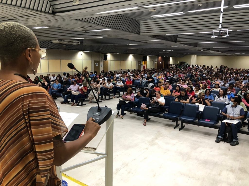 Jornada Pedagógica da Rede Municipal de Educação reuniu mais de 1.200 educadores diretrizes para aprender e reaprender"