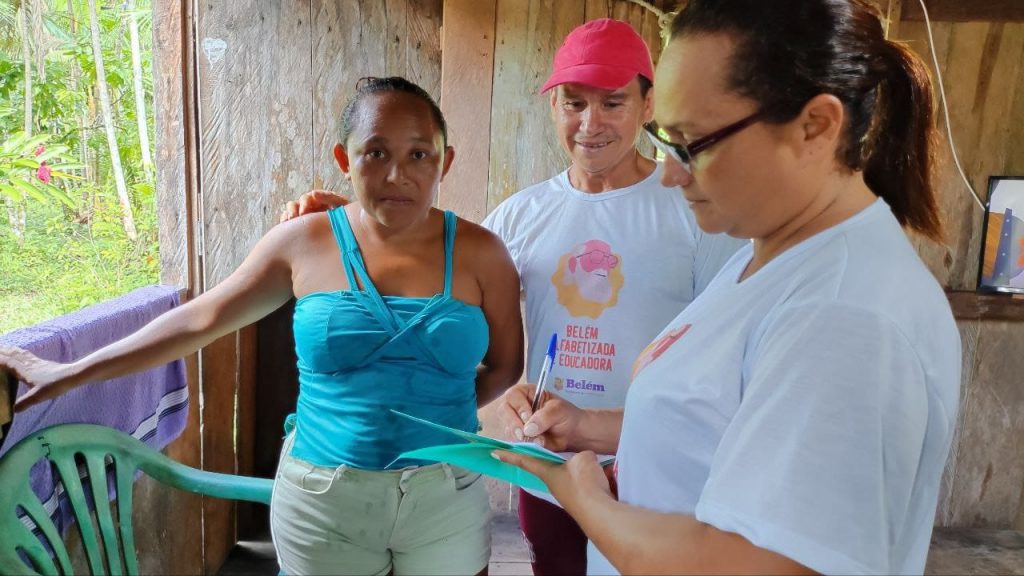 Este ano, a novidade do Alfabetiza Belém é a busca ativa escolar de alunos para educação de jovens, adultos e idosos ribeirinhos das ilhas Sul de Belém (Combu, Ilha Grande e Área de Várzea), que ainda não são alfabetizados ou que não concluíram o ensino fundamental.