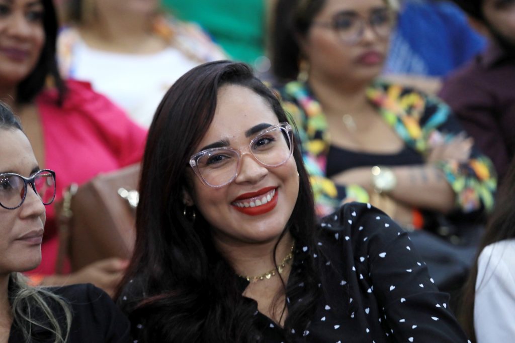 Thayna Marcely Guimarães de Miranda, professora com licenciatura em Educação Infantil, é só alegria por realizar o grande sonho: passar no concurso e atuar em sua área