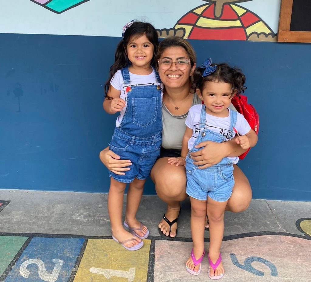 Com dois filhos adolescentes na EMEIF Amália Paumgartten, a cuidadora de idosos Viviane Azevedo elogiou a estrutura e o ambiente acolhedor na unidade.
