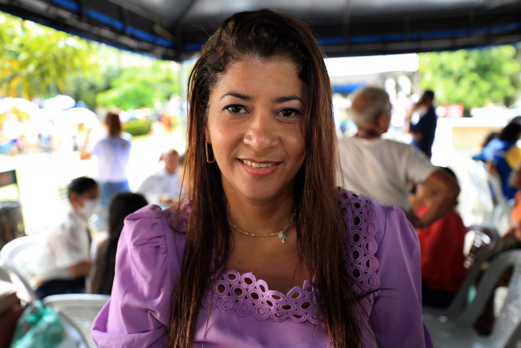 A servidora pública Andréa Reis parabenizou a Prefeitura por oportuniza os serviços de saúde, estética, distribuição de mudas e programação cultural.