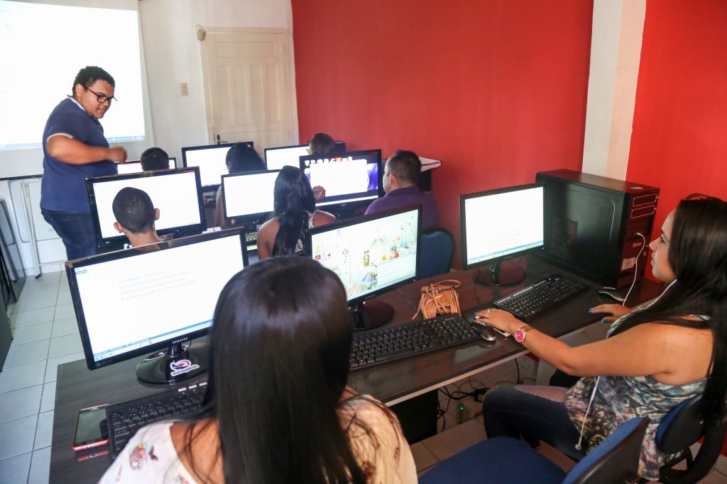 O projeto vai capacitar adolescentes e jovem em introdução à programação em linguagem Python; inteligência artificial aplicada em visão computacional e ao Android.