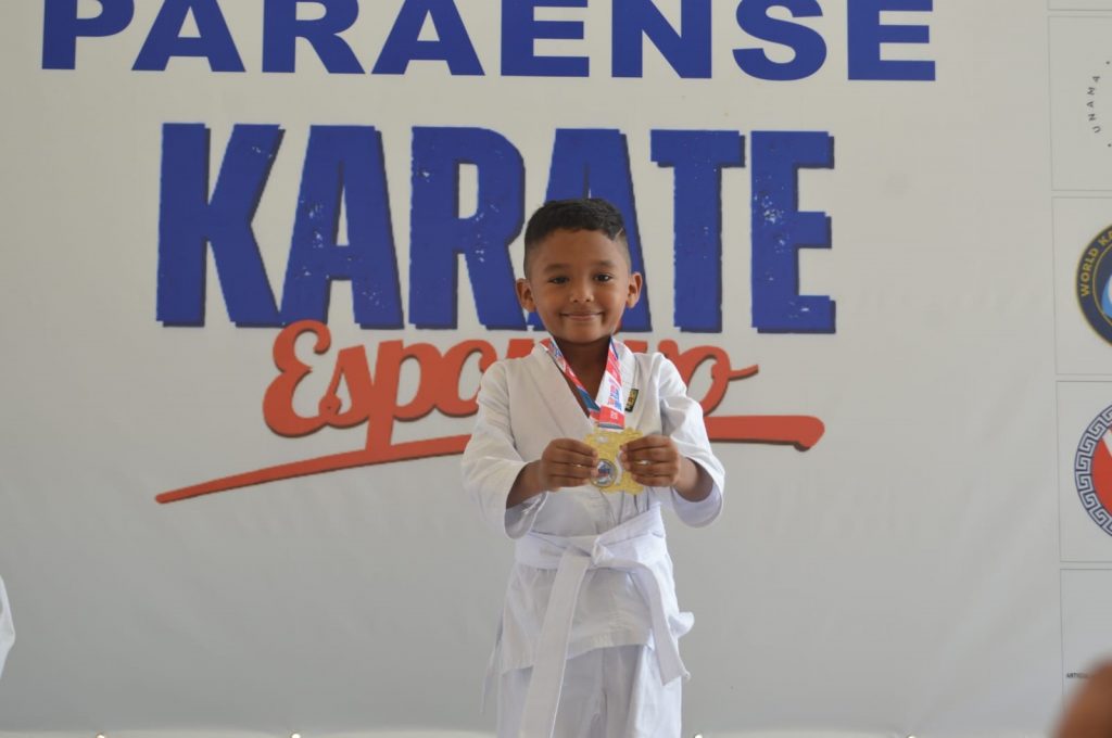 Nicolas Rafael é o medalhista de ouro no campeonato paraense de karatê, representando a Escola Nestor Nonato