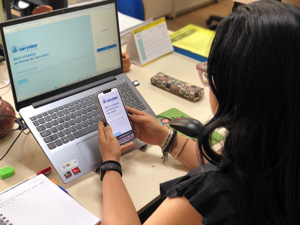 Semec começou o recadastramento de servidores da educação municipal e segue até o dia 19 de maio deste ano: somente pela internet